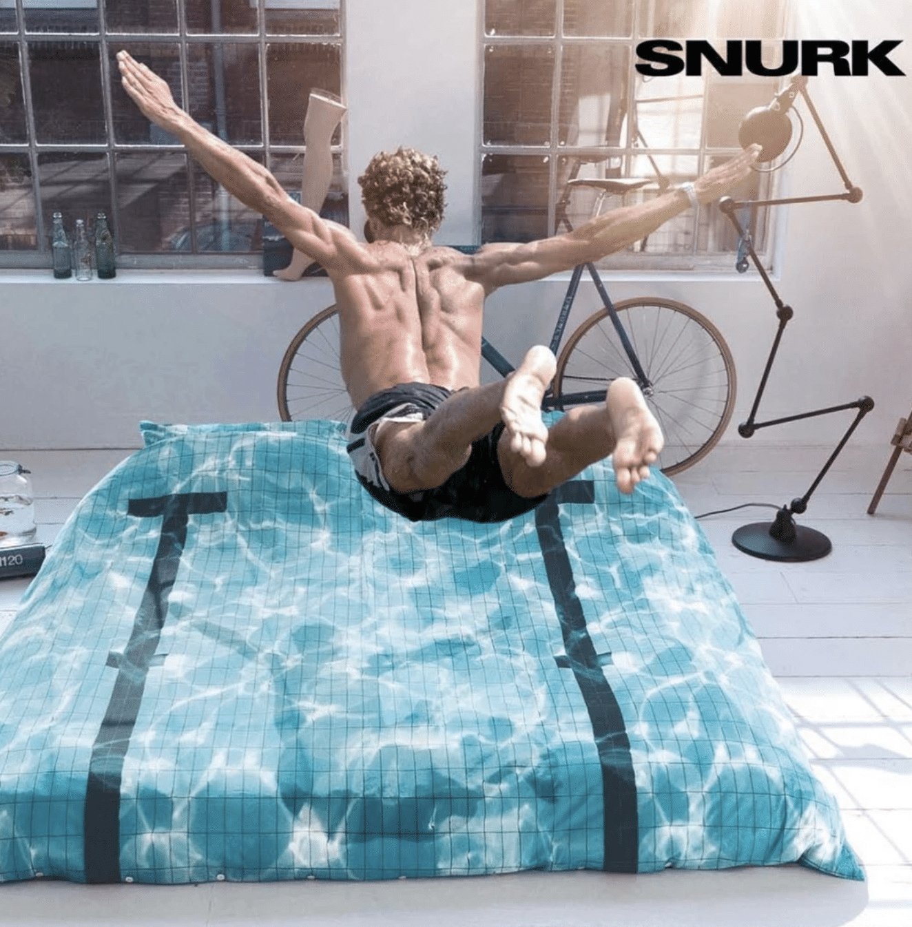 gifts-for-swimmers-pool-duvet
