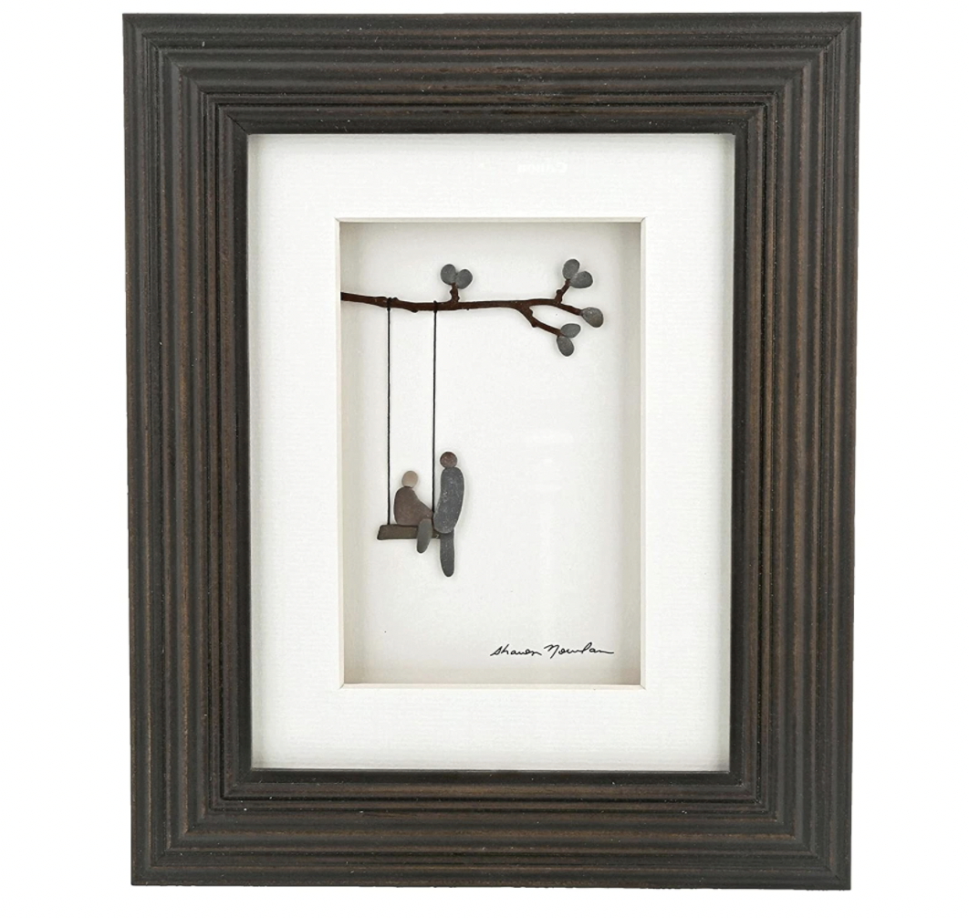 anniversary-gifts-for-parents-pebble-art