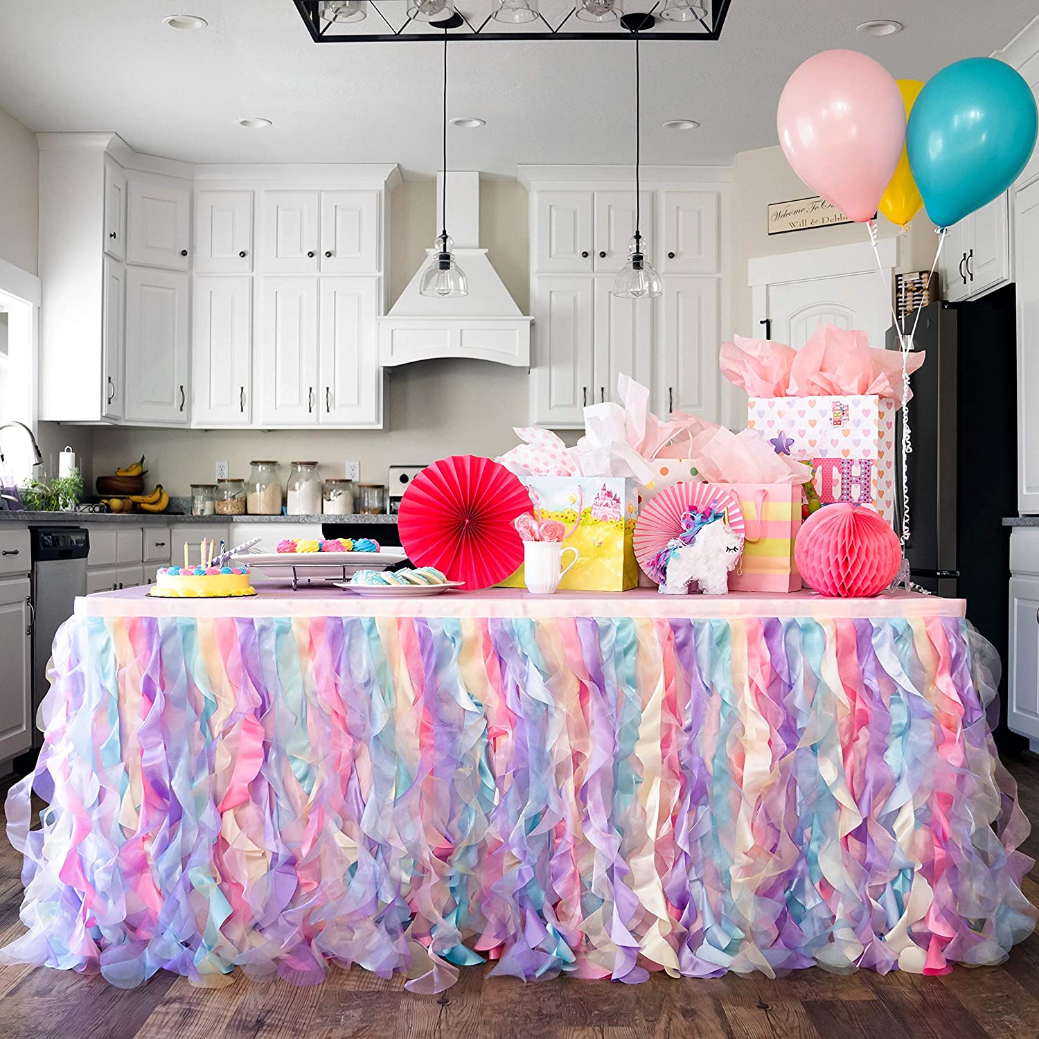 unicorn-party-ideas-table-skirt