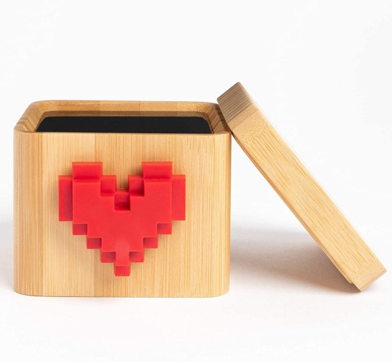 25-perfectly-thoughtful-one-year-dating-anniversary-gifts-for-her-in